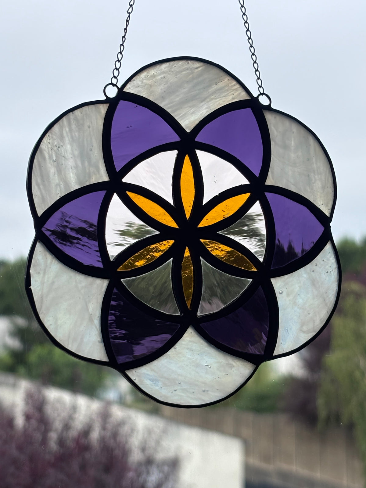 Rosace blanche et violette